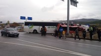 GELENBE - Kırkağaç'ta Otobüs İle Vinç Yüklü Kamyon Çarpıştı Açıklaması 17 Yaralı