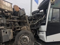 GELENBE - Otobüsle Vinç Yüklü Kamyon Çarpıştı Açıklaması 17 Yaralı