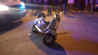 Otomobil Motosiklete Çarptı  Açıklaması 1'İ Ağır 2 Yaralı