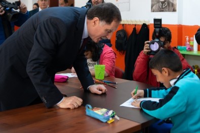 Başdenetçi Malkoç'tan Engelli Ve Mülteci Çocuklara Ziyaret