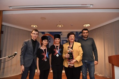 Başkan Kılıç'a Eğitime Desteklerinden Dolayı Teşekkür Plaketi