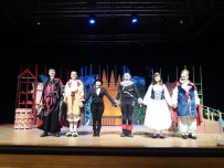 ŞEHİR TİYATROSU - 'Çizmeli Kedi' Yıl Sonuna Kadar  Perdelerini Açık Tutacak