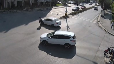 Eskişehir'deki Trafik Kazaları MOBESE Kameralarına Böyle Yansıdı