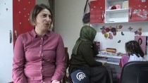 AKCİĞER HASTASI - Gönüllü Öğretmenler 'Okulu' Akciğer Hastası Zülal'ın Ayağına Götürüyor