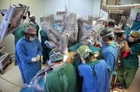 3 BOYUTLU GÖRÜNTÜ - Kanserli Hastalara 'Davinci Robotu' İle Kesisiz Ameliyat