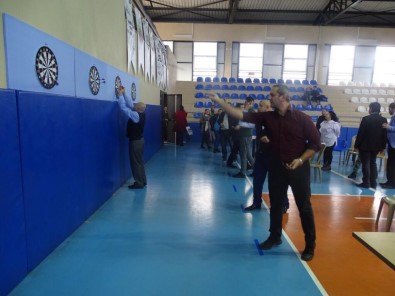 Öğretmenler Dart Attı