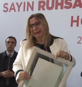 Ticaret Bakanı Pekcan'ın Gözyaşları