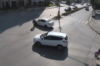 ZİYA PAŞA - Trafik Kazaları MOBESE Kameralarına Böyle Yansıdı