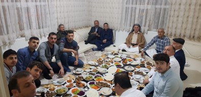 Hakkari'de Aşiret Usulü Öğretmenler Günü