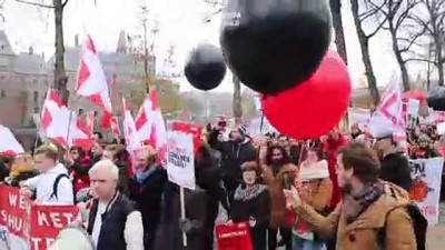 Hollanda'da Öğrencilerden 'Eğitim Bursu' Protestosu