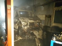 Kilitli Tamirhanenin İçindeki Minibüs Alev Alev Yandı