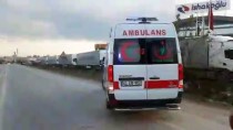 NERMIN YıLDıZ - Kocaeli'de Kamyonla Minibüs Çarpıştı Açıklaması 4 Yaralı