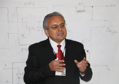 (Özel) 50 Yaşındaki Okul Müdürü, 23 Yılda 55 Kitap Yazdı