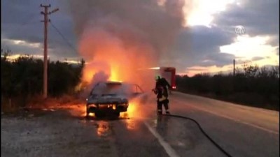 Sarayköy'de Seyir Halindeki Otomobil Yandı