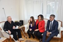 FUAT GÜREL - Vali Gürel Emekli Öğretmeni Evinde Ziyaret Etti