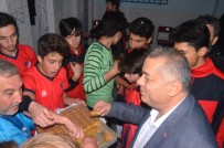 Erdoğan Bıyık'tan Sporcu Gençlere Destek