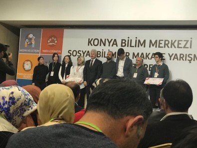 Fen Lisesi Öğrencisi Makale Yarışmasında Türkiye Üçüncüsü Oldu