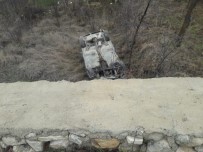 ÇAYBOYU - Otomobil İstinat Duvarında Uçtu Açıklaması 2 Yaralı