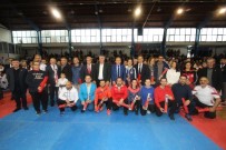 YAKUP GÜNEY - 403 Sporcu Öğretmenler Günü Karate Turnuvasında Mücadele Etti