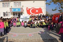 FENERIUM - Fenerbahçeli Doktorlar Salihli'de Öğrencileri Sevindirdi