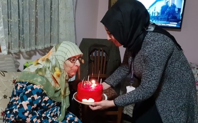 Kartepeli Cazibe Anne 82'Nci Yaşını Kutladı