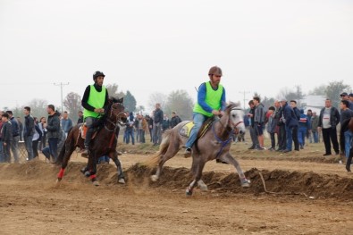Ödemiş'te Rahvan At Yarışları Yapıldı