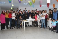 TÜRK BAYRAĞI - Pansiyon Öğrencilerinden Öğretmene Anlamlı Sürpriz