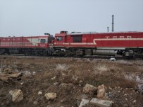 Sivas'ta Trenler Çarpıştı Açıklaması 9 Yaralı