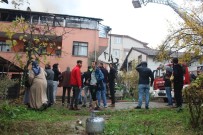 TÜRK BAYRAĞI - Yangına Müdahele Eden İtfaiye Eri Duvardaki Türk Bayrağı İçin Seferber Oldu