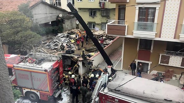 İstanbul'da askeri helikopter düştü: 4 şehit