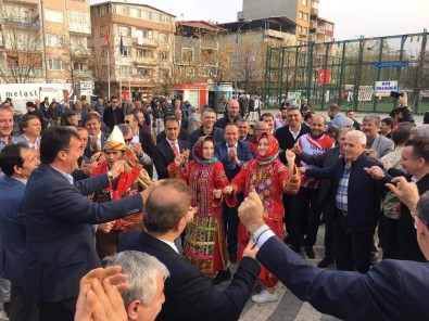 Ak Parti Ve CHP'li Başkanlar Karşılıklı Çiftetelli Oynadı
