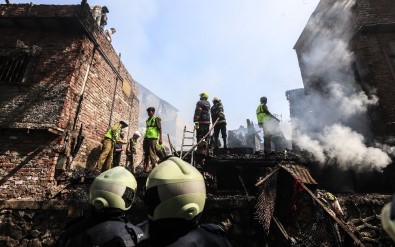Mumbai'de Gecekondu Mahallesinde Yangın Açıklaması 2 Yaralı