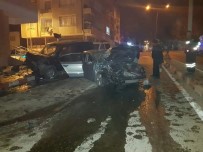 Otomobil Refüjü Aşarak 3 Otomobile Çarptı