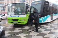MOBESE KAMERALARI - Tramvay Halk Otobüsü Böyle Çarpıştı
