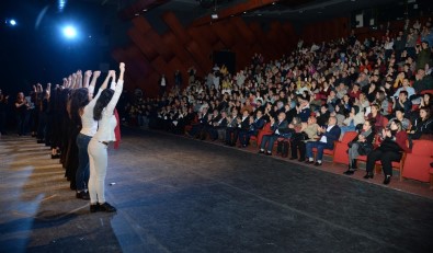Anadolu Efsaneleri Tiyatrosu Akün Sahnesinde Oynandı