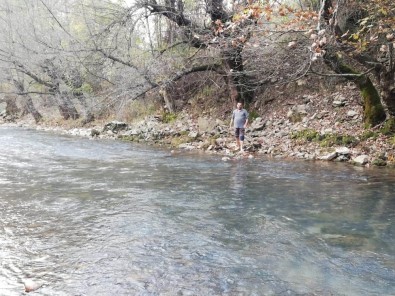 Bahçe Sahibi Yolu Kapattı, Köylüler Dereden Tepeden Ulaşım Sağlamaya Başladı