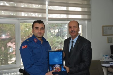 Başkan Bozkurt'tan İlçe Jandarma Komutanı Yassıkaya'ya Hayırlı Olsun Ziyareti