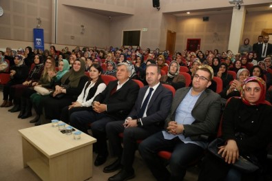 Başkan Karaosmanoğlu Aile Okulu'nda Tavsiyeler Verdi