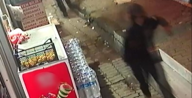 Beyoğlu'nda Kapkaç Anı Kamerada