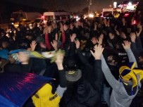 YAĞMURLU - Fenerbahçeli Taraftarlar Ersun Yanal İçin Toplandı