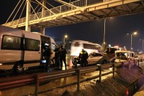 Kaza Yerine Gelen Polis Aracına Minibüs Çarptı Açıklaması 1 Yaralı