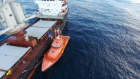 GEMİ PERSONELİ - Mahsur Kalan Mültecilerin İmdadına Türk Gemisi Yetişti