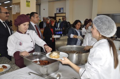 Öğrenciler Mutfaktaki Hünerlerini Sergiledi