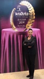 Sevinç Gediktaş, 'Yılın Tiyatro Kadını' Ödülünü Aldı