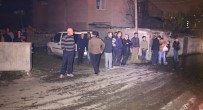 Sivas'ta Korkutan Yangın Mahalleli Sokağa Döküldü