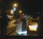 TAKSİ ŞOFÖRLERİ - Taksiciler Yine UBER Aracına Saldırdı