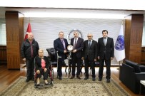 SU FATURASI - Anadolu Sakatlar Derneği Genel Merkezi Başkan Çelik'i Ziyaret Ederek Destekleri Nedeniyle Teşekkür Plaketi Verdi