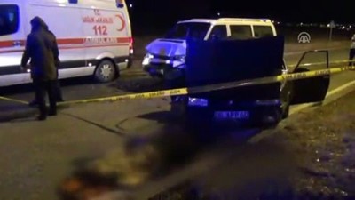 Kırşehir'de Otomobil İle Minibüs Çarpıştı Açıklaması 2 Ölü, 3 Yaralı