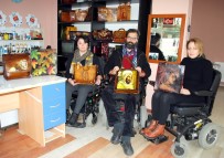 BEDENSEL ENGELLİ - (Özel) Manisa'da 3 Engelli Birey Deriye Hayat Veriyor