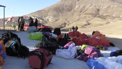 Paraşütçü Baba-Oğulun Gökyüzü Tutkusu